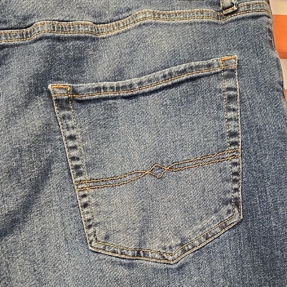 Lucky Brand‎ Women’s Jeans Size 18/20 Blue Denim 10” Rise Straight Fit - Picture 3 of 9